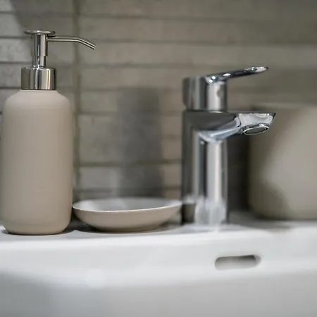 公寓 Sunny 1-bedroom - Staysbydais