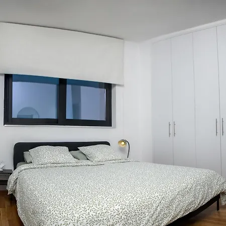 Sunny 1-bedroom - Staysbydais * 拉纳卡