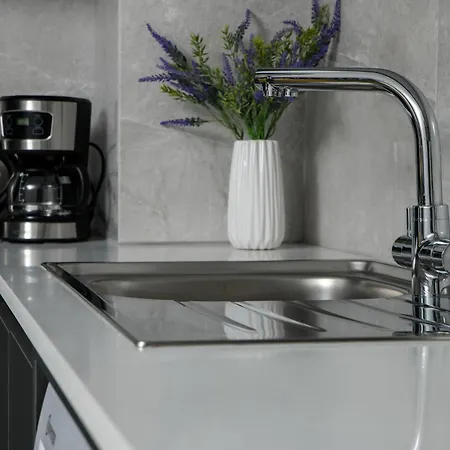 Sunny 1-bedroom - Staysbydais 拉纳卡